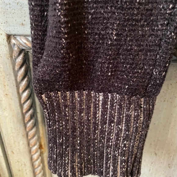 Black cotton sweater with white threads throughout - Picture 4 of 7